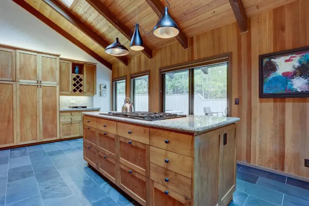 2 Pioneer-AC-Hot Tub-3BR/2BA