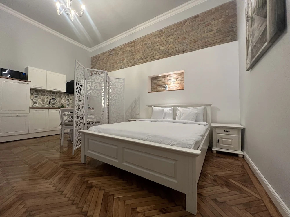 VISAJ Deluxe Downtown
