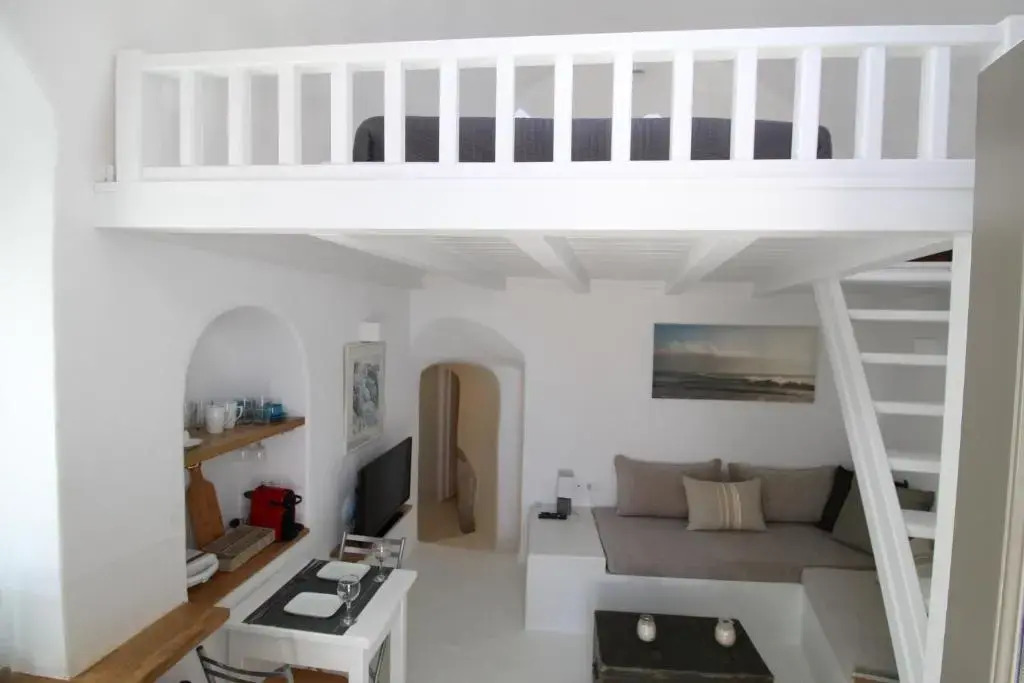 Astrea Suites Notus Dome House