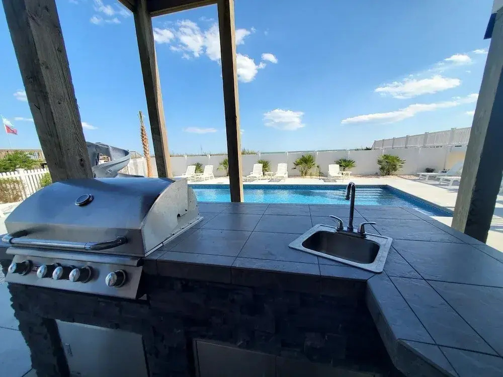 Ohana Tides 5 Bedroom Home by RedAwning