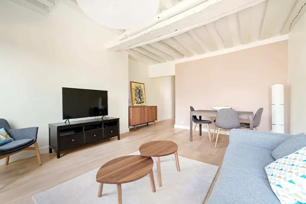 Bright and Modern Apt - 7 Mins to Notre Dame