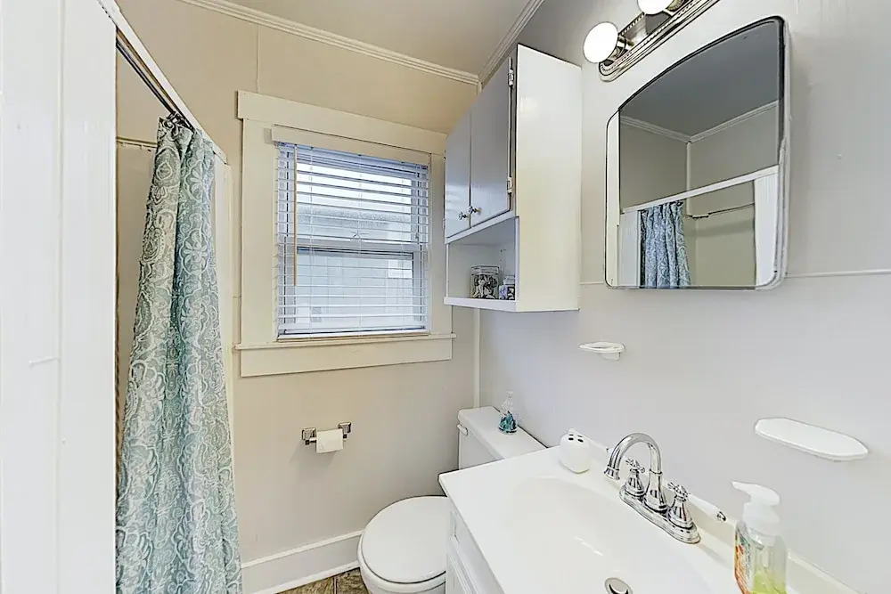 New Listing! Island Time , Steps To Beach 4 Bedroom Home