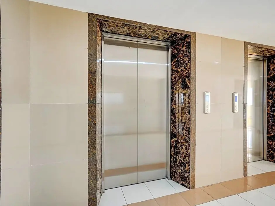 OYO Flagship 90087 Apartment Menara Rungkut 2