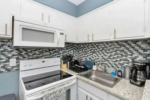 Bay Breeze Sailboat Suite (1 bed/1 bath condo with cabanas, fire pits, and pier)