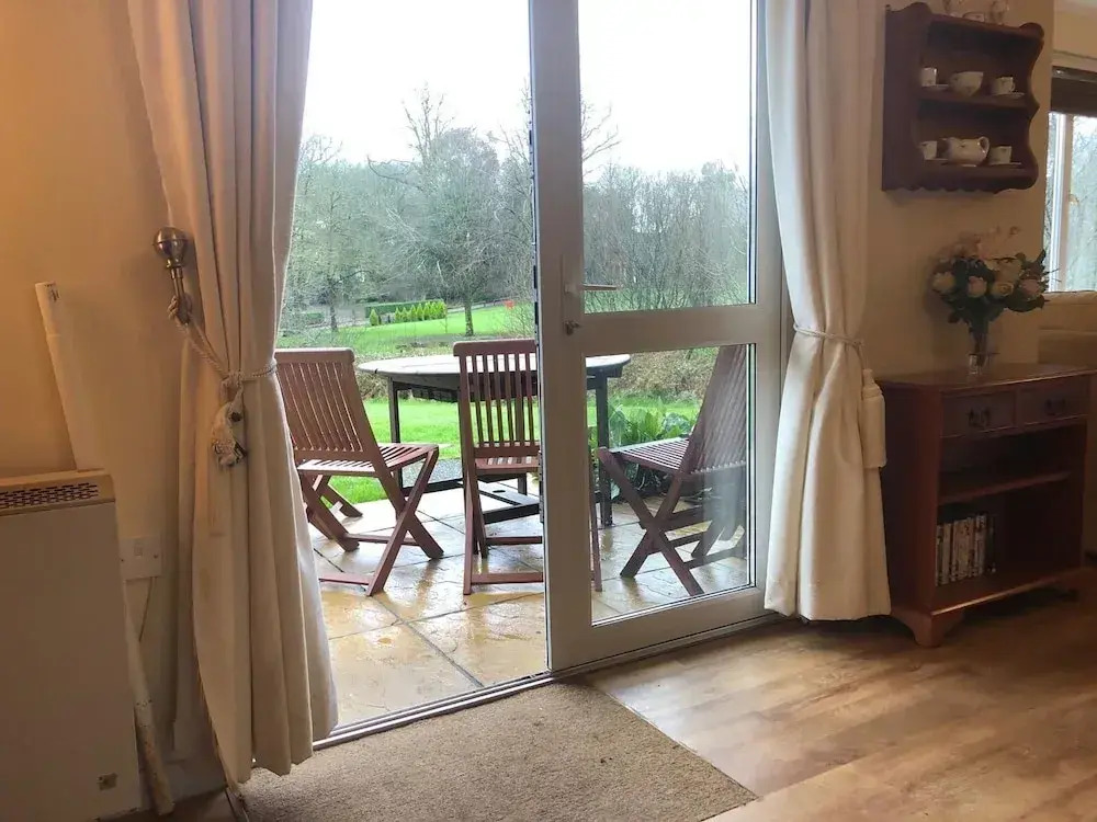 Cosy 3 Bedroom House on Cornish estate with pool