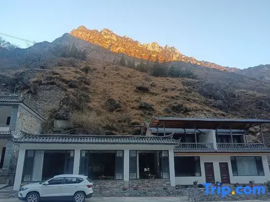 Tiger Leaping Gorge Huaxia Mingchuan Chinese Inn