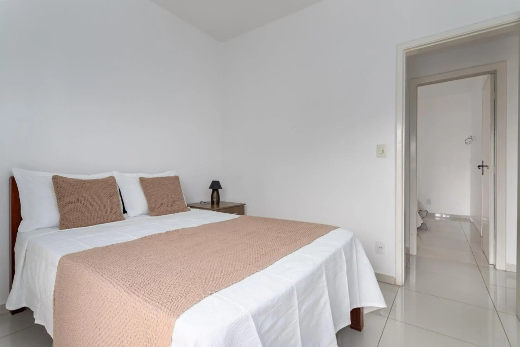 Apartamento a 200m da PRAIA DO FORTE com VISTA, GARAGEM, VARANDAS e Wi-Fi 250 MEGAS