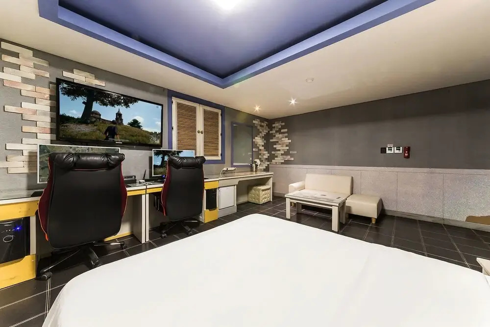 Hotel C&