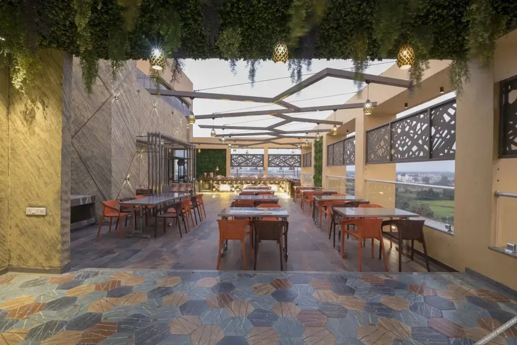 HOTEL SILVERA GRAND