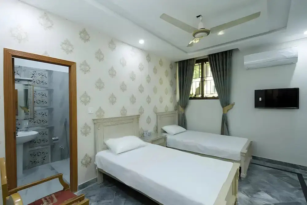 Midways Guest House and Hotels