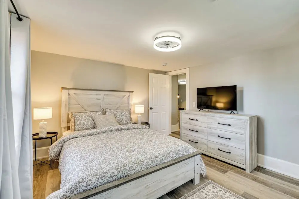 2 Mi to Uptown: Centrally Located Kingston Apt!