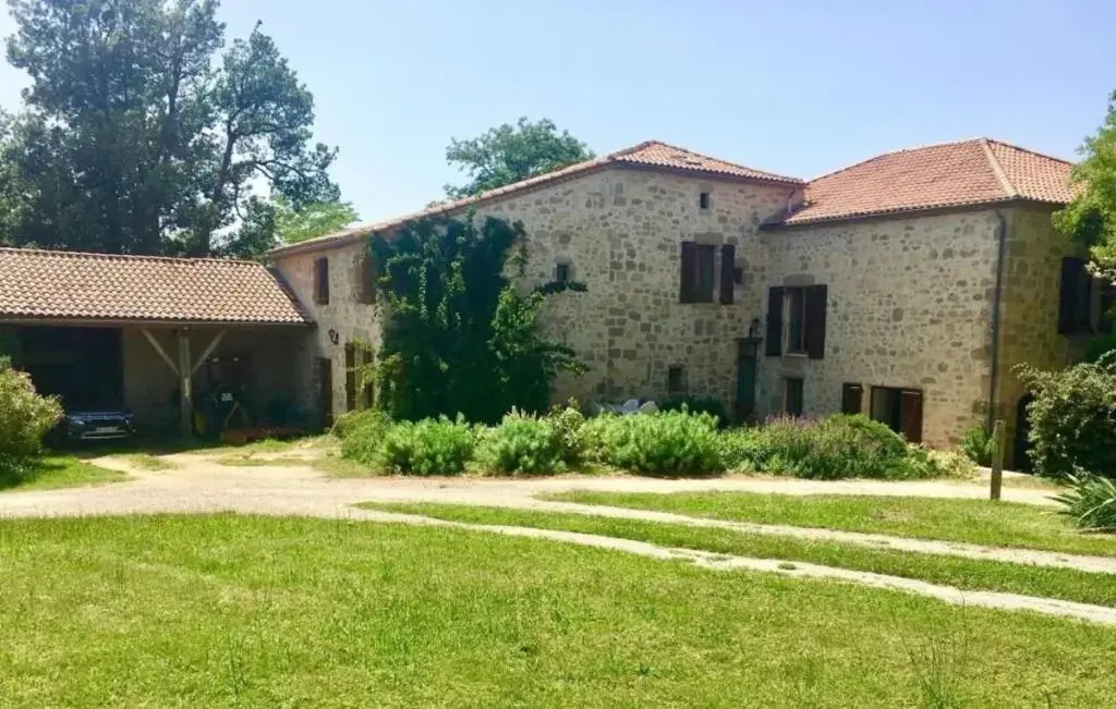 CHEZ SOPHIE -Chambres d’hotes, Gite et Gite équestre