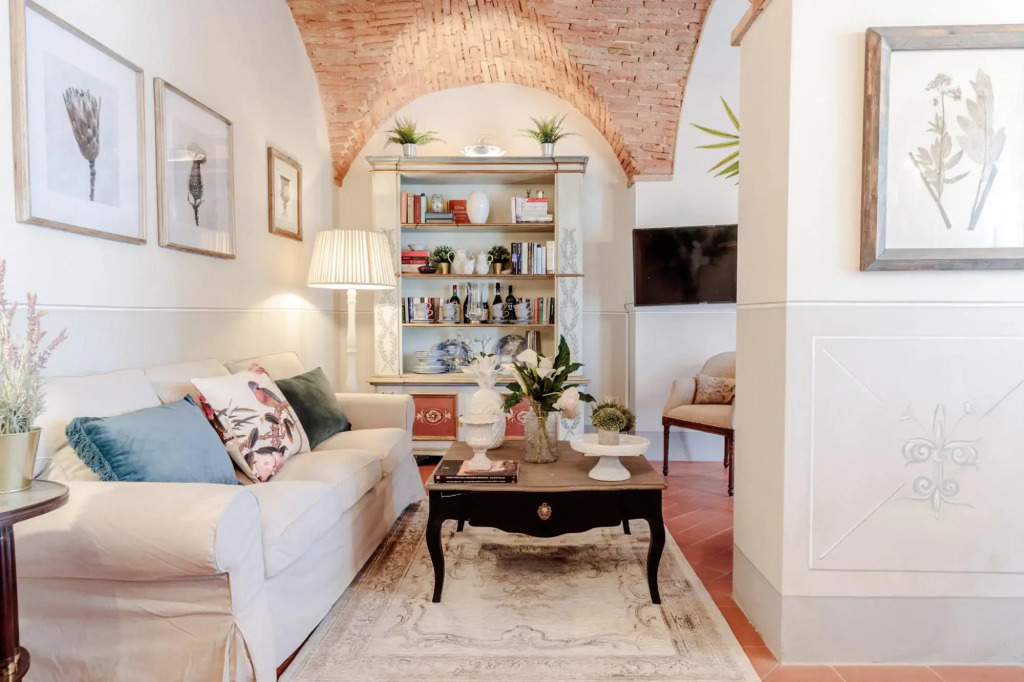 Villa Chianti, your Secret 4 Bedrooms Retreat with View over the Vineyards in Marcialla