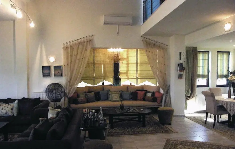 Awesome Home In Kamena Vourla