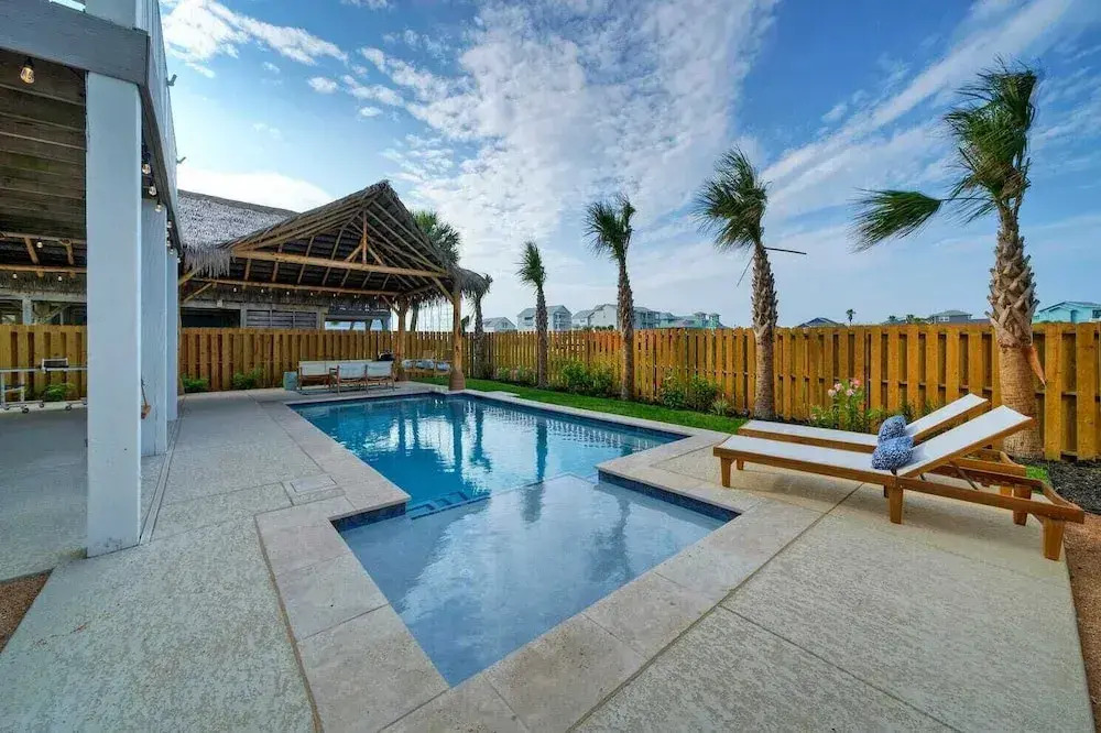 Beach Access Private Pool, Ping-pong, Firepit, Swings, & Views Tipsea Turtle