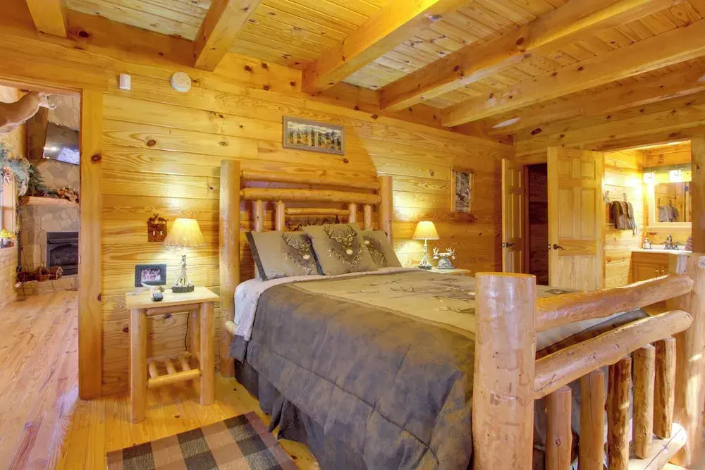Secluded Smoky Mountain Cabin w/ Wraparound Deck!