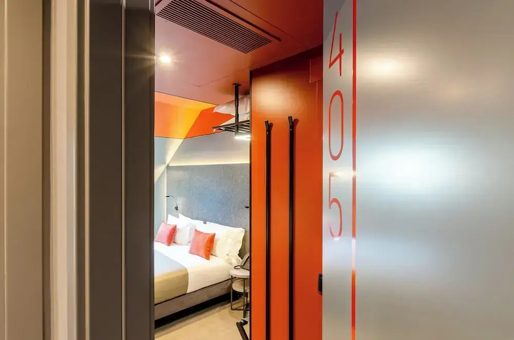 LX Arch Hotel
