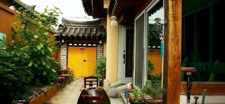 Homo Nomad Guesthouse for Backpackers