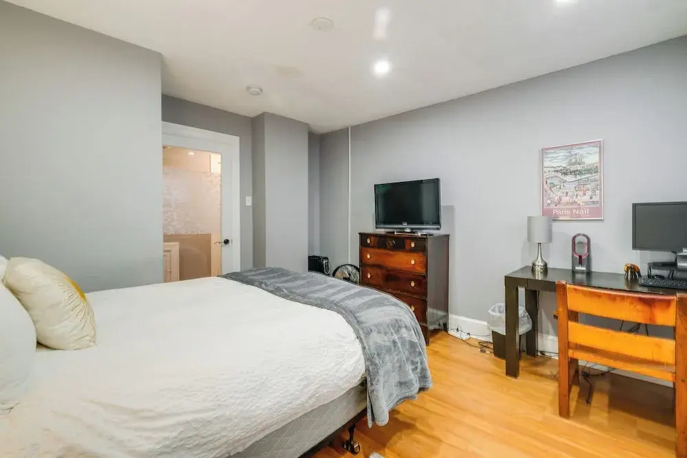 Easy Metro Access: Wfh-friendly Apt 7 Mi to DC!