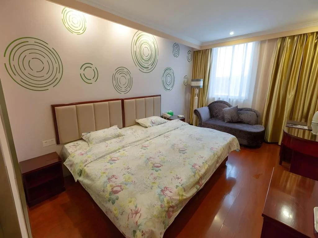 GreenTree Inn ZhenJiang Jurong New Bus Station Express Hotel