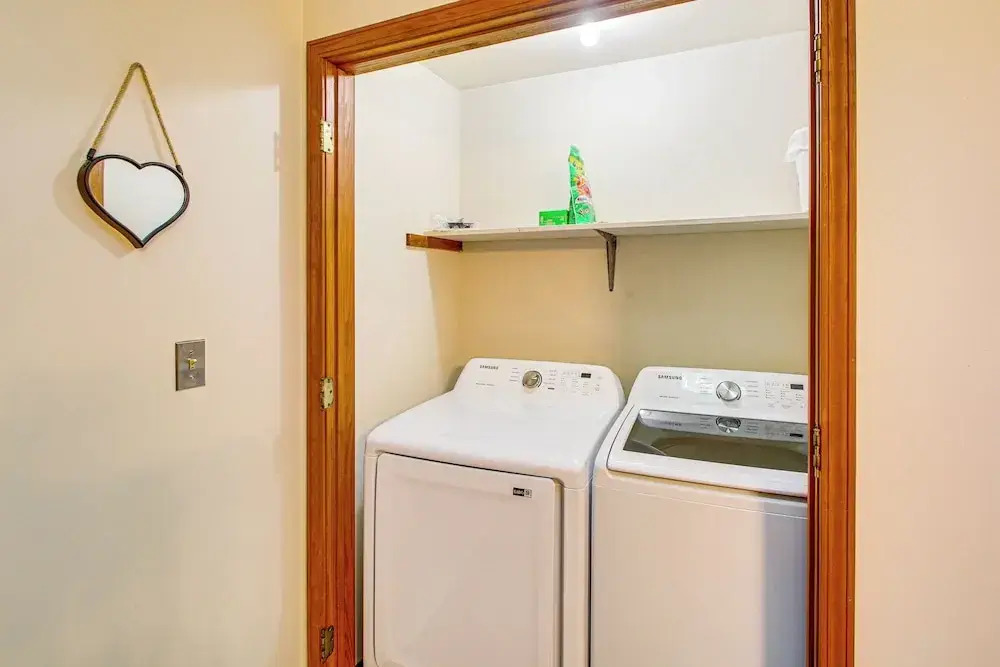 1/2 Mi to DeSoto Lake: Hot Springs Village Home