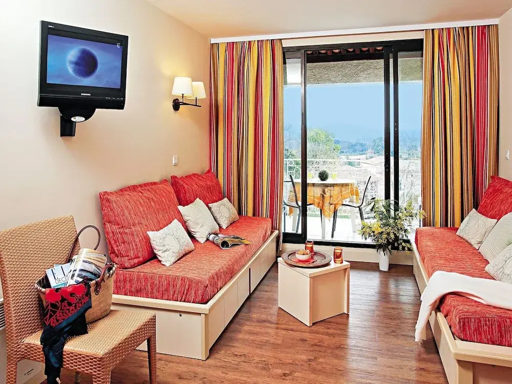 Provençal Apartment Near the Beautiful bay of Saint-tropez