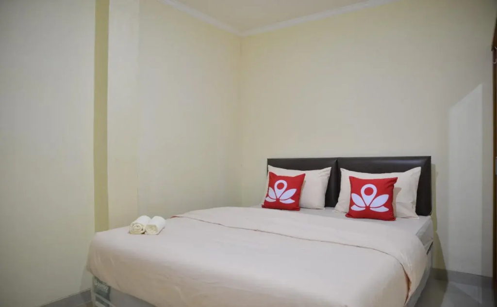 ZEN Rooms Near ITC Roxy Mas