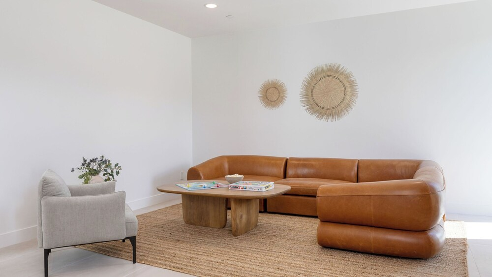 Sleeps 34 2 Villas Pool Pickleball Bocce Polo Villas Elara by AvantStay