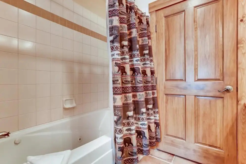 Beautiful 2 Bedroom Mountain Condo In River Run Village With Hot Tub Access And Walking Distance To The Gondola