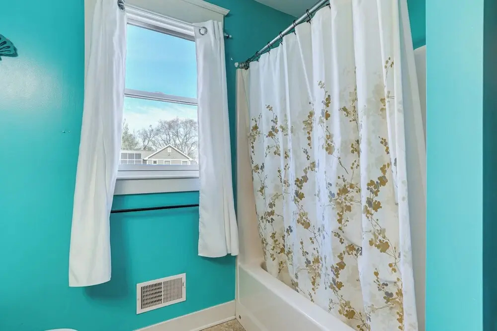 Charming Kalamazoo Home w/ Yard: 1 Mi to Downtown!