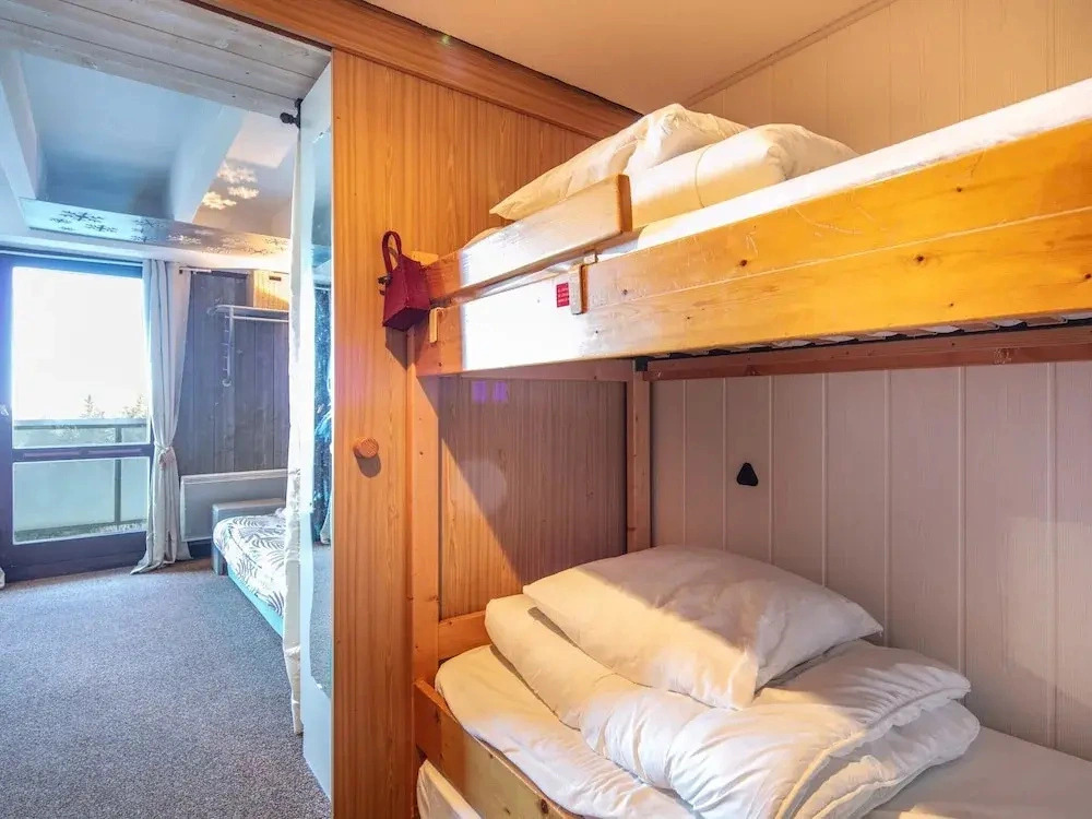 Apartment With Ski Access