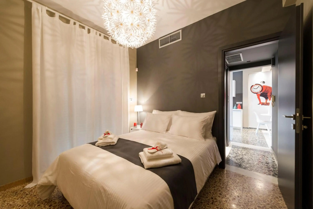 Ma Maison Nο 1, Penthouse, Acropolis and Lycabettus view, 15' to Acropolis by metro, 1' from Metro Station