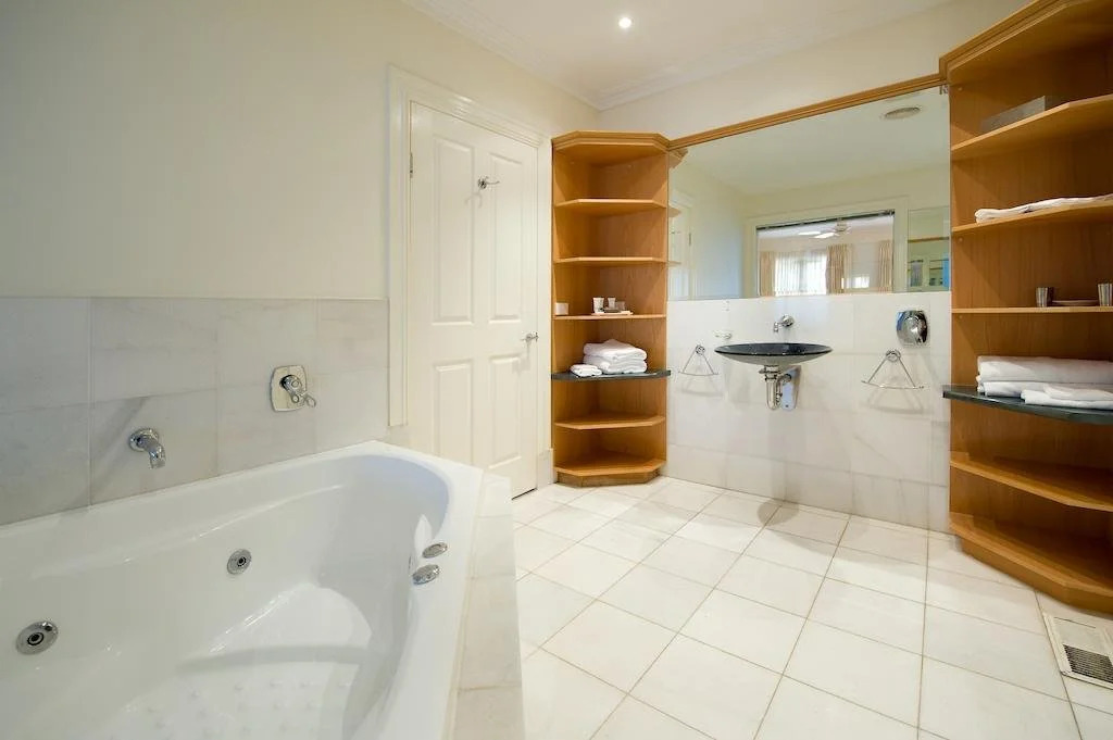 Lakeside Suites