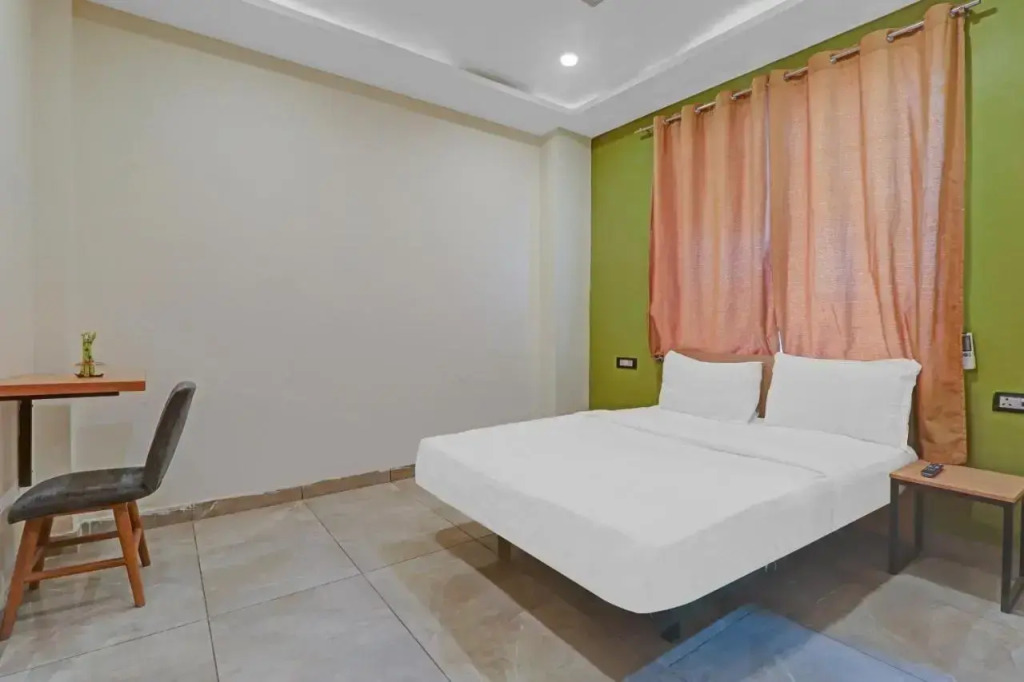 OYO Flagship 80648 HOTEL DDS LAWN