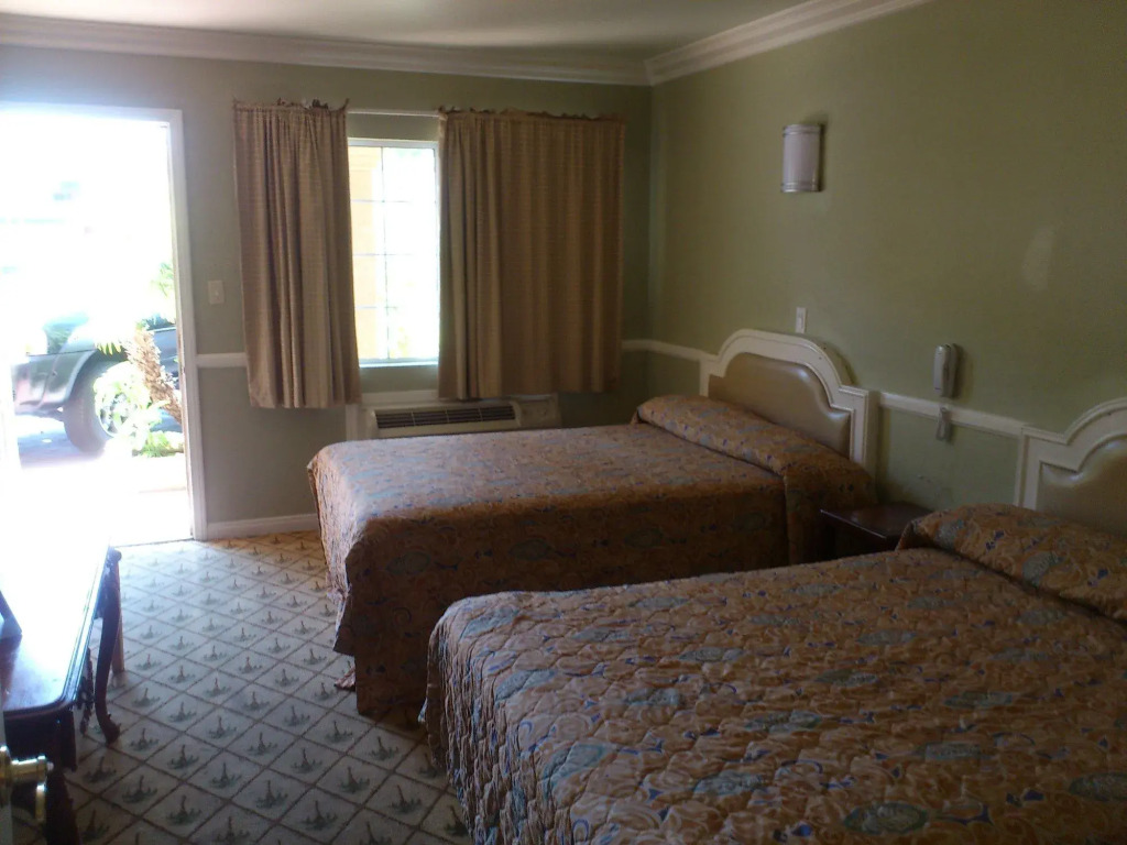 Santa Ana Travel Inn