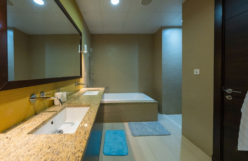 Modern beachfront 1BR apartment
