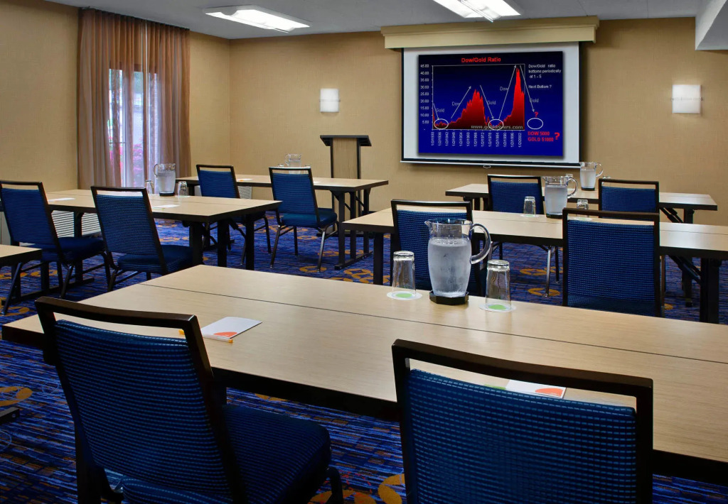Courtyard By Marriott Hartford Windsor Airport