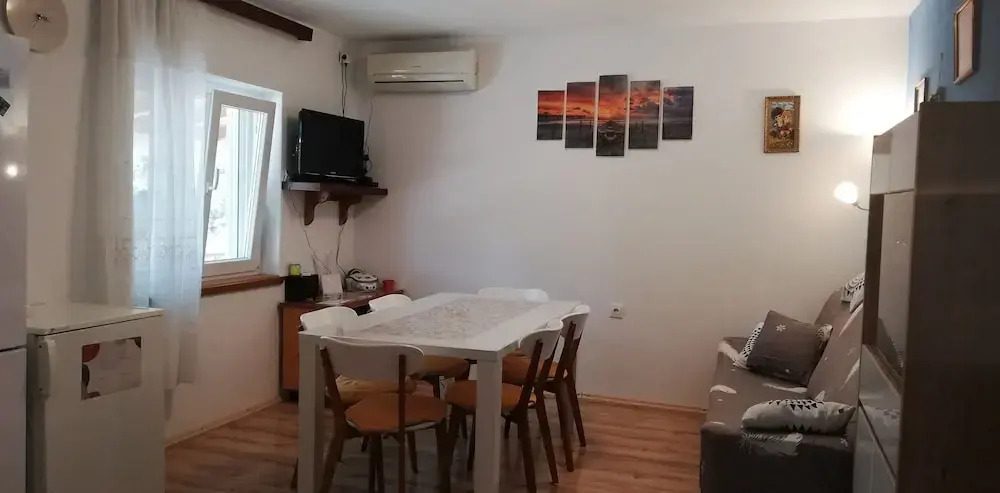 House Isabella