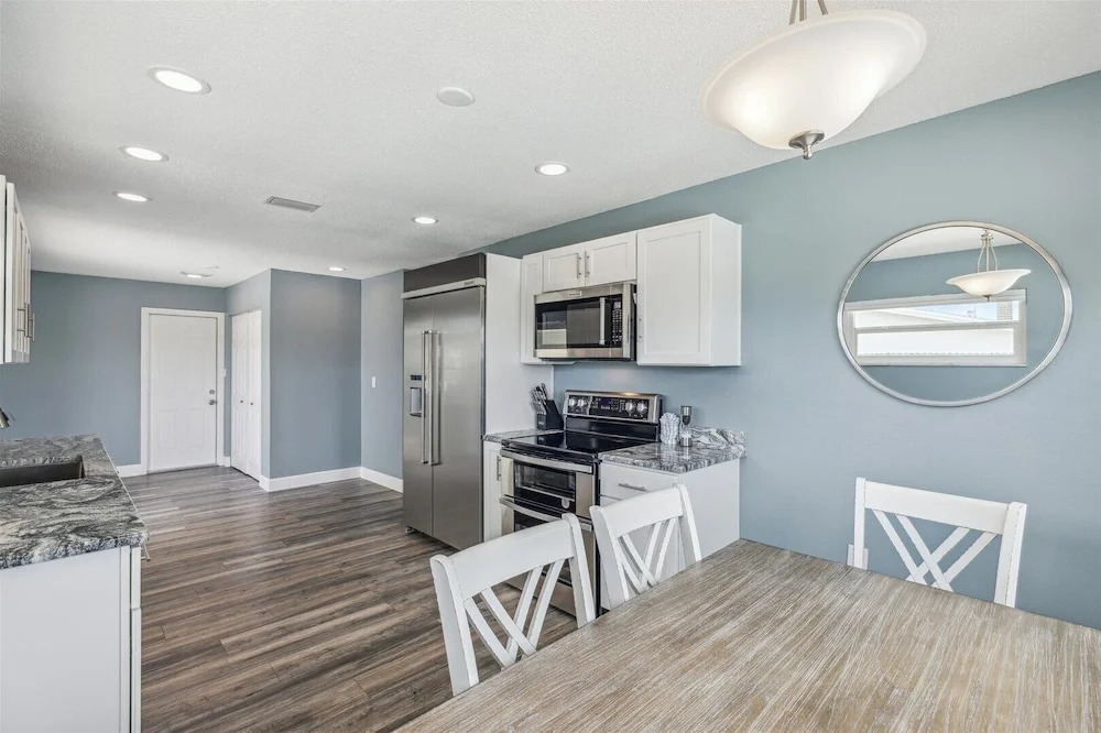 106 La Riviere Rd
