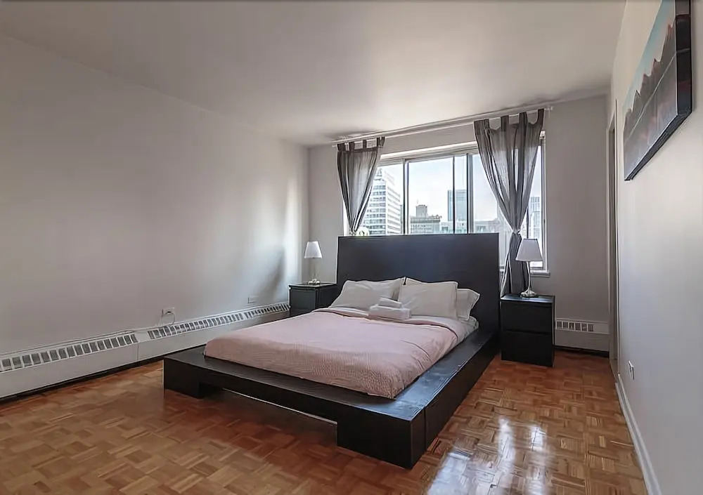 Pristine 2BR with gym in Posh Downtown