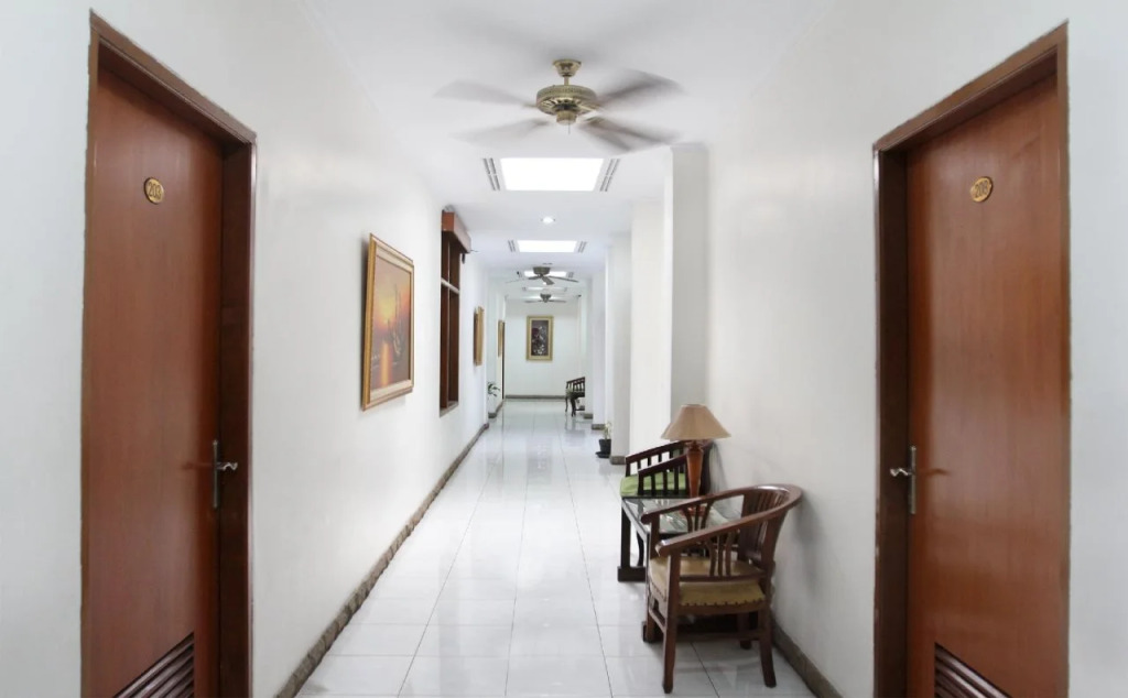 RedDoorz Plus near Kemang Raya