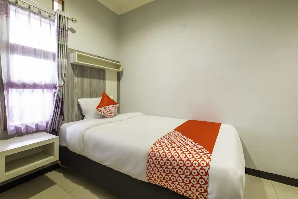 The Karins Guesthouse by OYO Rooms