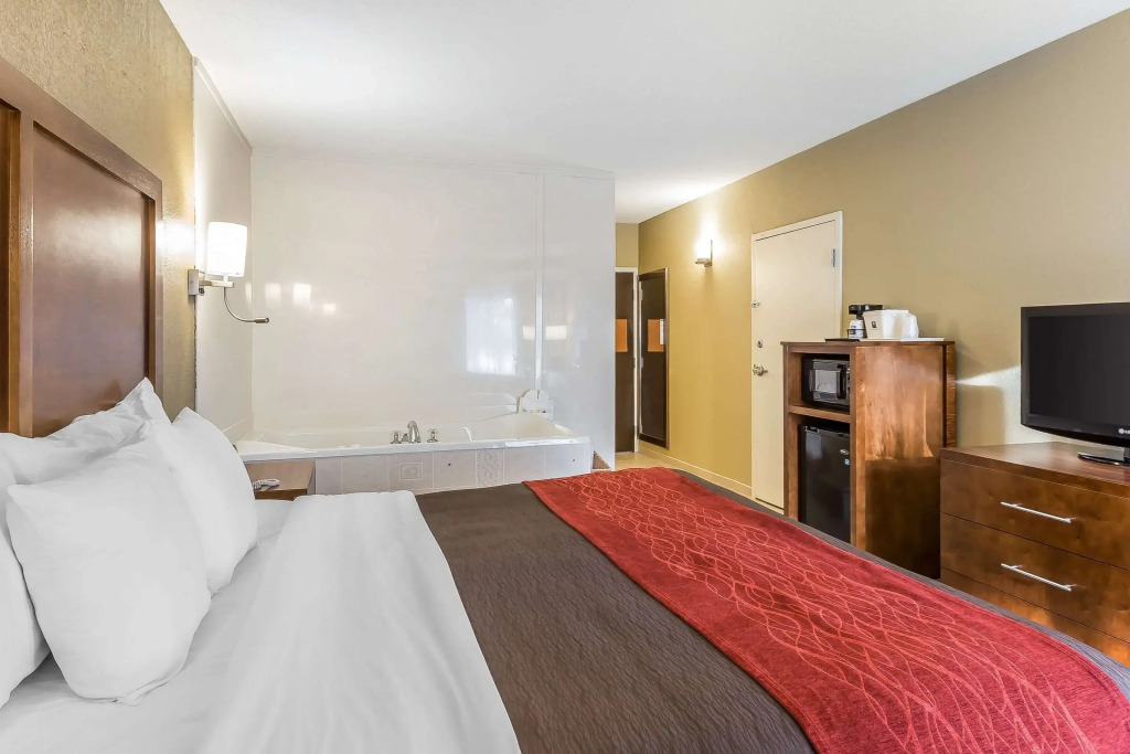 Comfort Inn & Suites Dalton West