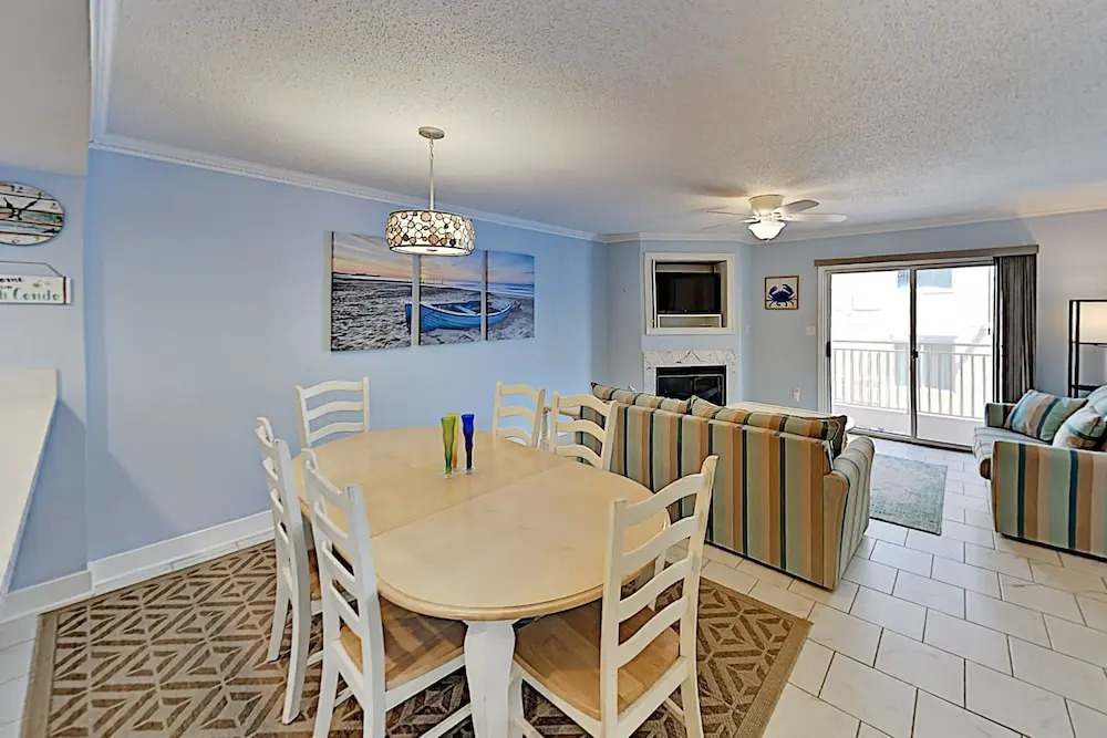 Bayside W/ Pool - Walk To Beach & Dining 2 Bedroom Condo