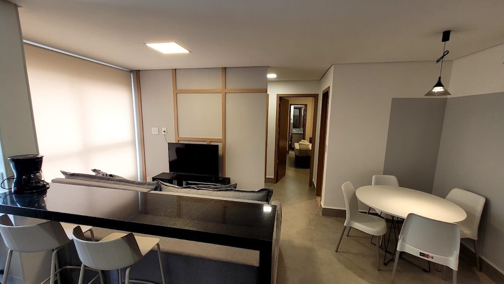 Apts in a Building With Pool and Gym - GRL