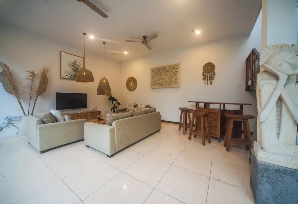 3BR Villa White Rose Central Canggu