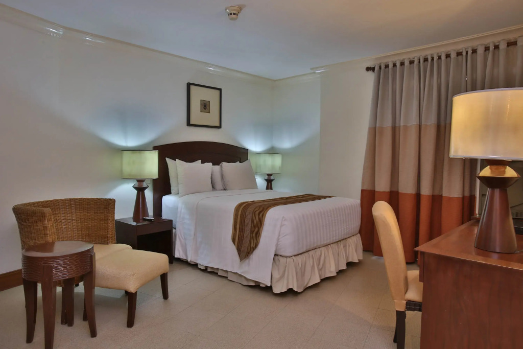 Crown Regency Suites Mactan