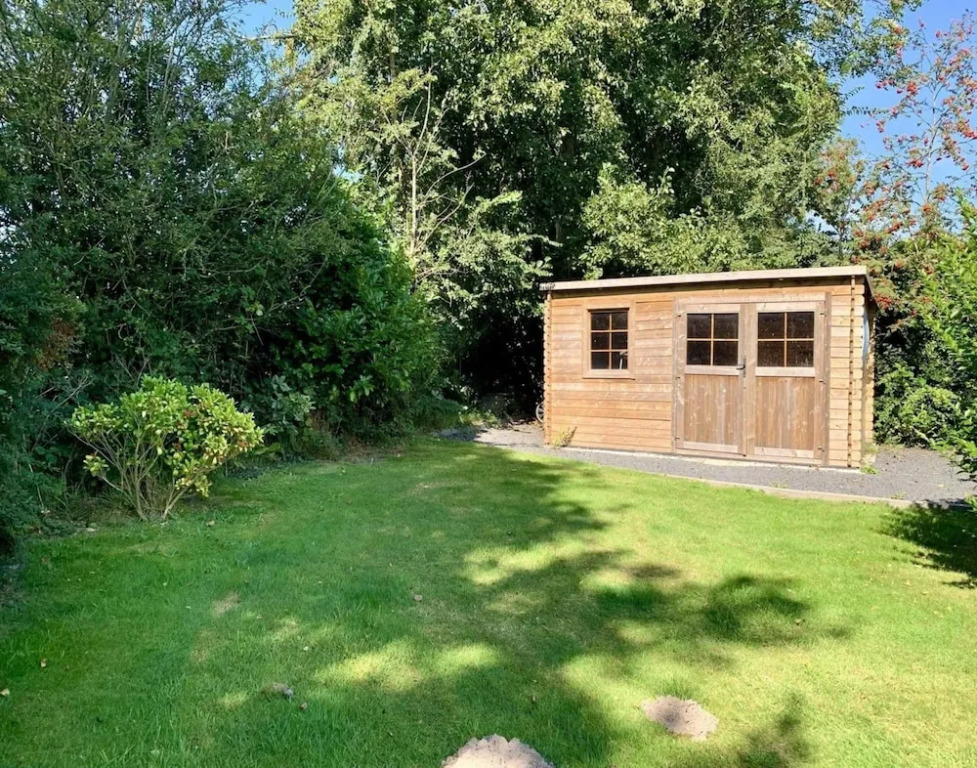 Sunny Garden Retreat Bungalow