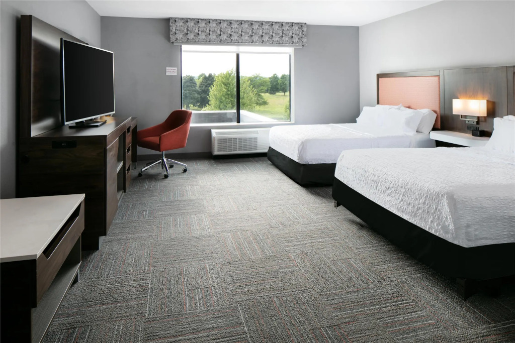 Hampton Inn & Suites West Bend