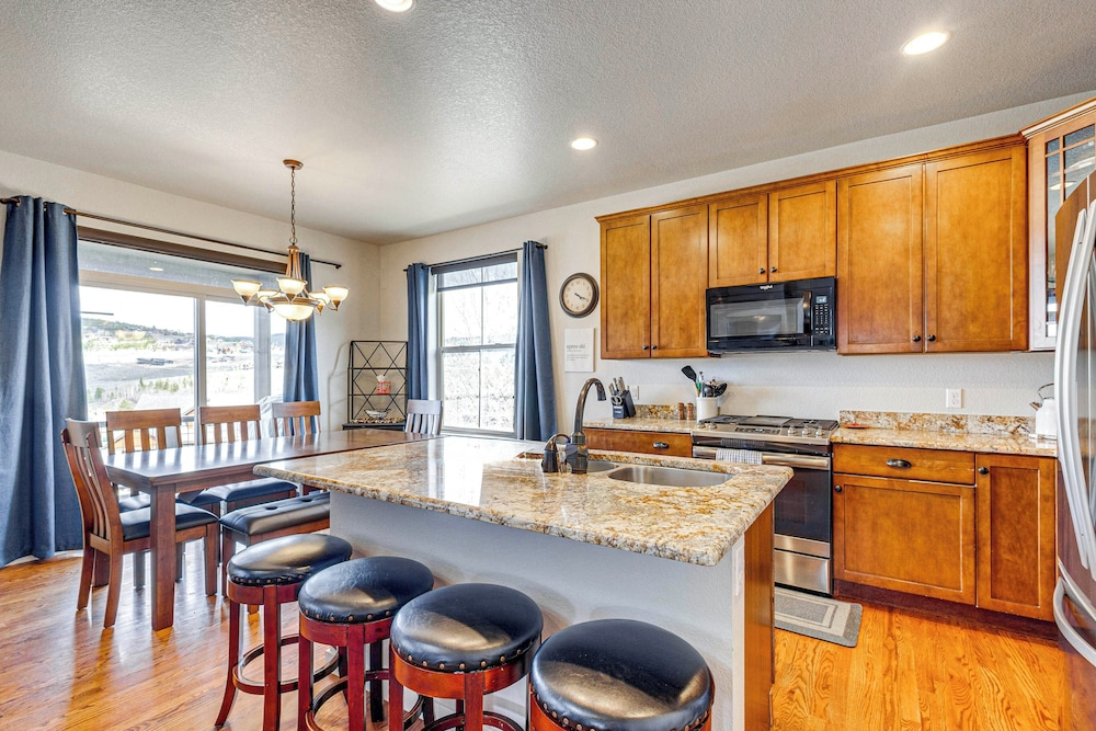 Granby Home w/ Hot Tub + Ski, Golf & Pool Access